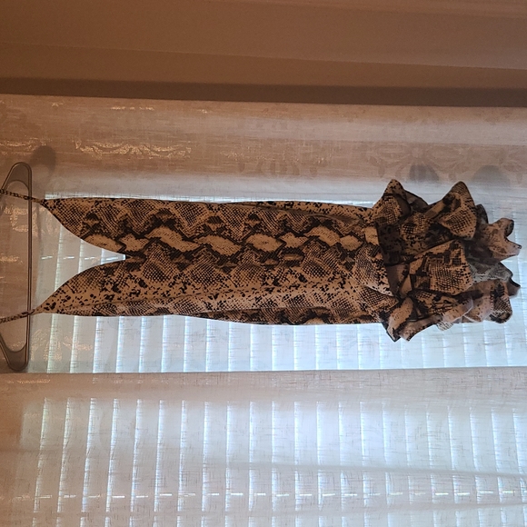 Dress - Picture 1 of 3